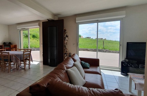 Montperreux House | Large family home with lake view