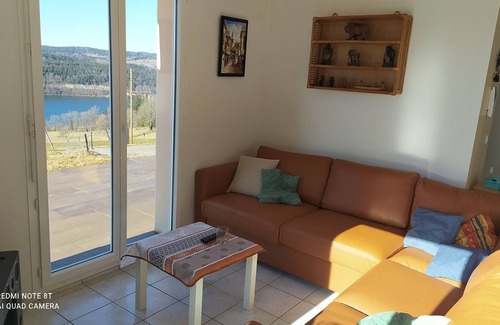 Montperreux House | Large family home with lake view