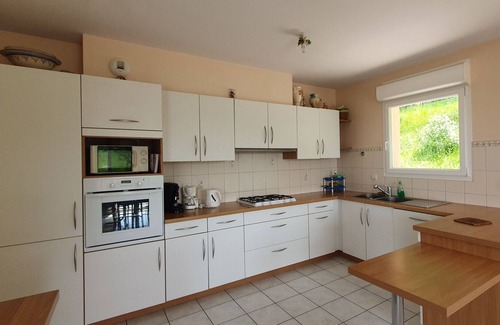 Montperreux House | Large family home with lake view