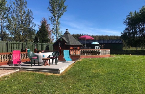 Alford House | Large family or group home, 7 Bedrooms with Hot Tub & BBQ House