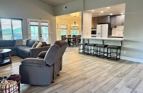 Three Rivers House | Large Family Property With Million Dollar Views Across from Lake Kaweah! SPA too