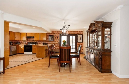 Sheridan House | Large Family Size Home Near Lakes, Rivers and Historical Attractions.