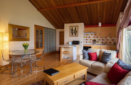 Surlingham Cottage | Large Family Studio Cottage Near Norwich