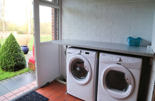 Surlingham Cottage | Large Family Studio Cottage Near Norwich