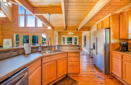 Huntersville Other | Large Farm House sleeps 10+ and 15 Minutes from Charlotte City Center