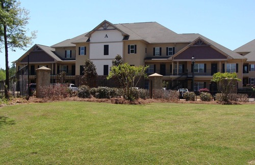 Lincoln Condo | Large, four-bedroom condo minutes away from Talladega Superspeedway!