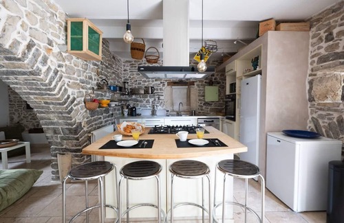 Saint-Bauzille-de-Montmel House | Large Villa with Pool for up to 17 people