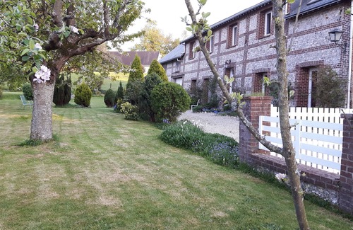 Sainte-Helene-Bondeville House | Large character house