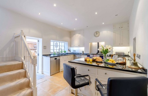 Bledington Cottage | Large friendly holiday cottage near to Kingham, Daylesford and Stow on the Wold - Milton House