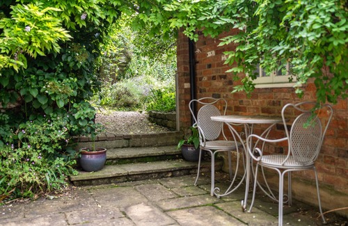 Bledington Cottage | Large friendly holiday cottage near to Kingham, Daylesford and Stow on the Wold - Milton House