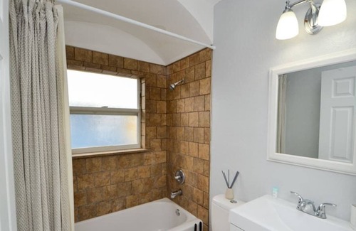 Virginia Park Apartment | Large Garden 2BR Apartment