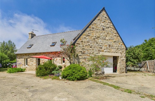 Fouesnant Ski Chalet | Large garden and terrace – 6 adults, 2 children