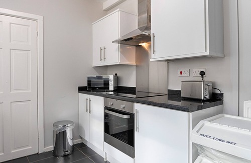 St. Thomas House | Large Garden, Fully Equipped Kitchen, Parking