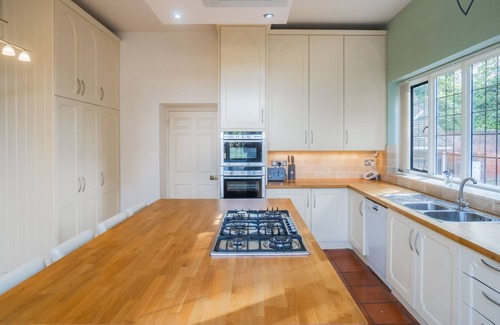 Stoke Poges House | Large Georgian Manor, Heated Private Swimming Pool