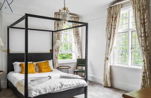 Stoke Poges House | Large Georgian Manor, Heated Private Swimming Pool