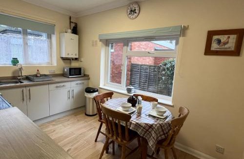 Church Stretton Apartment | Large Ground floor apartment in the heart of Church Stretton with free parking