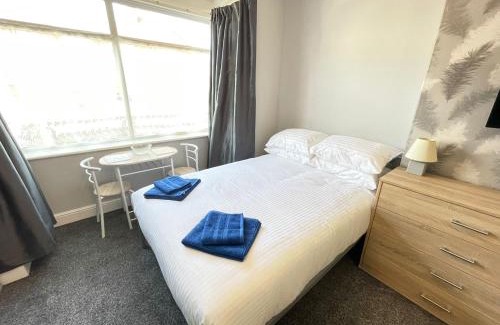 Skegness Apartment | Large Ground Floor Studio Holiday Apartment Skegness - Flat 12