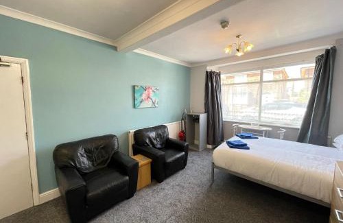 Skegness Apartment | Large Ground Floor Studio Holiday Apartment Skegness - Flat 12