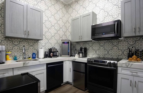 Faubourg Marigny Villa | Large Group? 10 BR! Perfect Location by YouRent