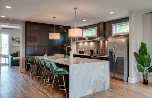 Hadley - Washington House | Large Group Lux 3mi Downtown - Rooftop City Views