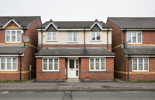 Cheetham Hill House | Large group or Contractors Short Term Accommodation, Elizabeth street