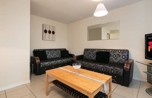Cheetham Hill House | Large group or Contractors Short Term Accommodation, Elizabeth street