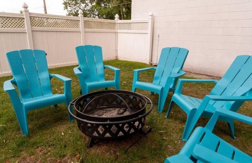 Michigan City Apartment | Large-group Retreat w/Loft Space Near Beach