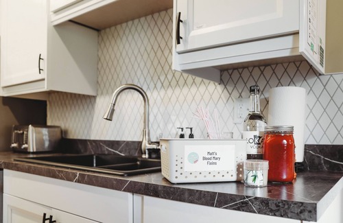 Macalester - Groveland House | Large Groups Unite 💚 Coffee Bar 💚 2 Dining Rooms for Maximum Game Fun