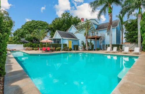 Village of the Arts House | Large Heated Pool Family - 3500 sqft - Sleeps 17