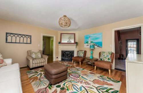 Village of the Arts House | Large Heated Pool Family - 3500 sqft - Sleeps 17