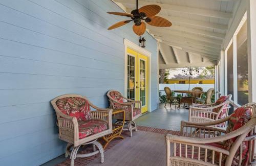 Village of the Arts House | Large Heated Pool Family - 3500 sqft - Sleeps 17