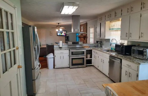 Lilburn House | Large Home 35 Minutes to Atlanta Sleeps 20