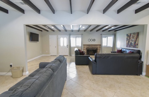 Southeast Anaheim House | Large home by disneyland, convention, beach, stadium. Anaheim ice rink