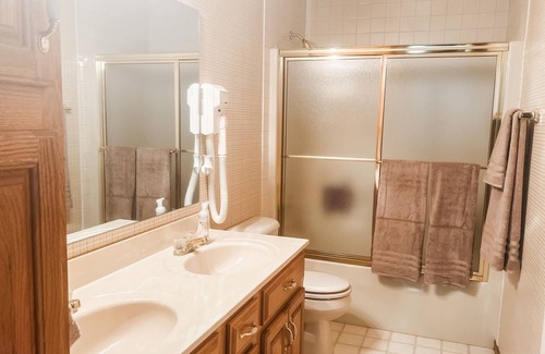 Jo Daviess County House | Large home in quiet wooded area with hot tub, billiards, decks & fire pits