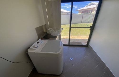 Jurien Bay House | Large home located in a quiet cul-de-sac