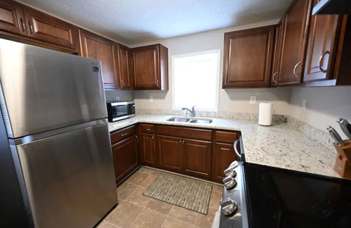 Union City House | Large Home Near Airport and Down Town