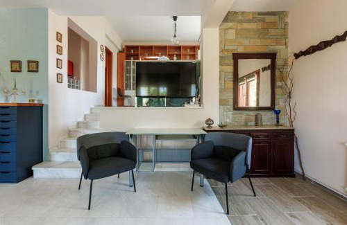 Epanomi Apartment | Large Home near Potamos Beach