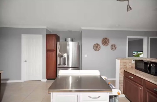 Jacksonville House | Large home, sleeps 12 with large yard, kitchen, AC, WiFi and lots of parking