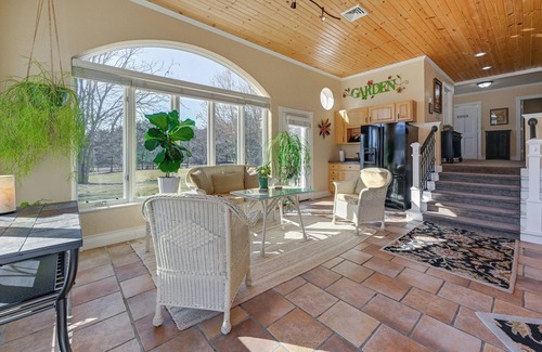 Wisconsin Dells Cottage | Large Home w/Indoor Basketball Court + Game Room!
