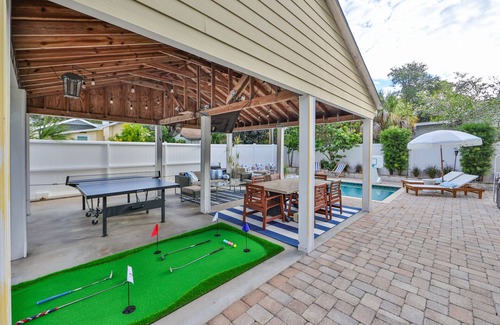 United Central House | Large home with heated pool, hot tub, outdoor games
