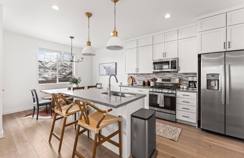 Park City House | Large, hot tub, mtn. views, 2 car garage, e-bikes included! 3D Tour and Vid