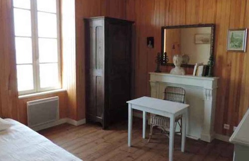 Saint-Guenole House | Large house facing the rocks of Saint-Guénolé, along the GR34