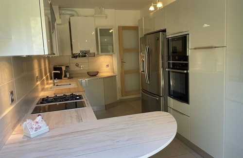 Chambray-les-Tours Cottage | Large house with garden near Tours