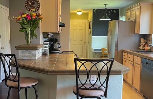 Latah Valley House | LARGE HOUSE IN ALL AGES GATED COMMUNITY ONLY 10 MINUTES FROM DOWNTOWN SPOKANE