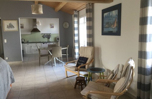 Barbatre House | LARGE HOUSE N30 400 m from the BEACH AND DOWNTOWN PETS ACCEPTED