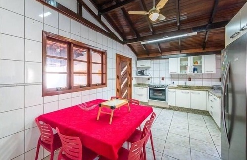 Jurere Internacional House | LARGE HOUSE P/12, 4 BEDROOMS (2 SUITES), wifi, 350 m from the sea. SHARE IN 12 TIMES