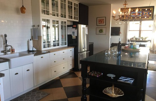 Palisade House | LARGE HOUSE - Perfect for groups! In the middle of WINE COUNTRY - WALK TO TOWN!