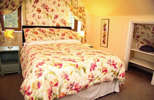 South Molton Other | Large house sleeps 18 with hot tub and outdoor pizza bbq kitchen nEasy to find