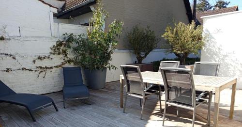 Cucq House | Large house terrace entrance Le Touquet