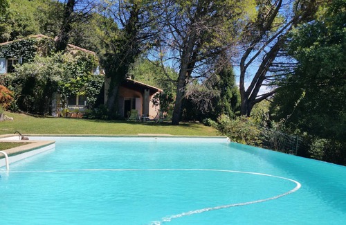 Savasse House | Large house with beautiful views at the gateway to Provence